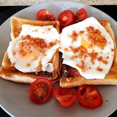 A picture of My Simple Fried Egg on Toast with Bacon Crisps and Tomatoes. 😘.