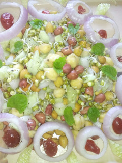 A picture of Sprouted salad.