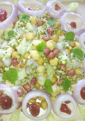 A picture of Sprouted salad.