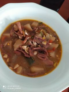 Una foto de Patatas con potas de costa