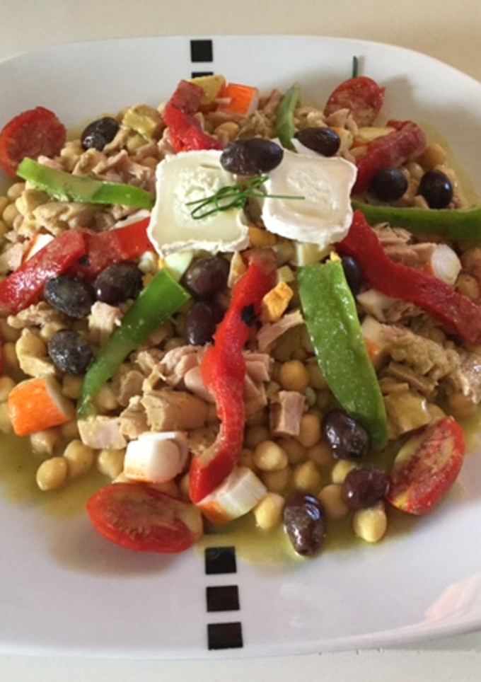 Una foto de Ensalada de garbanzos con atún