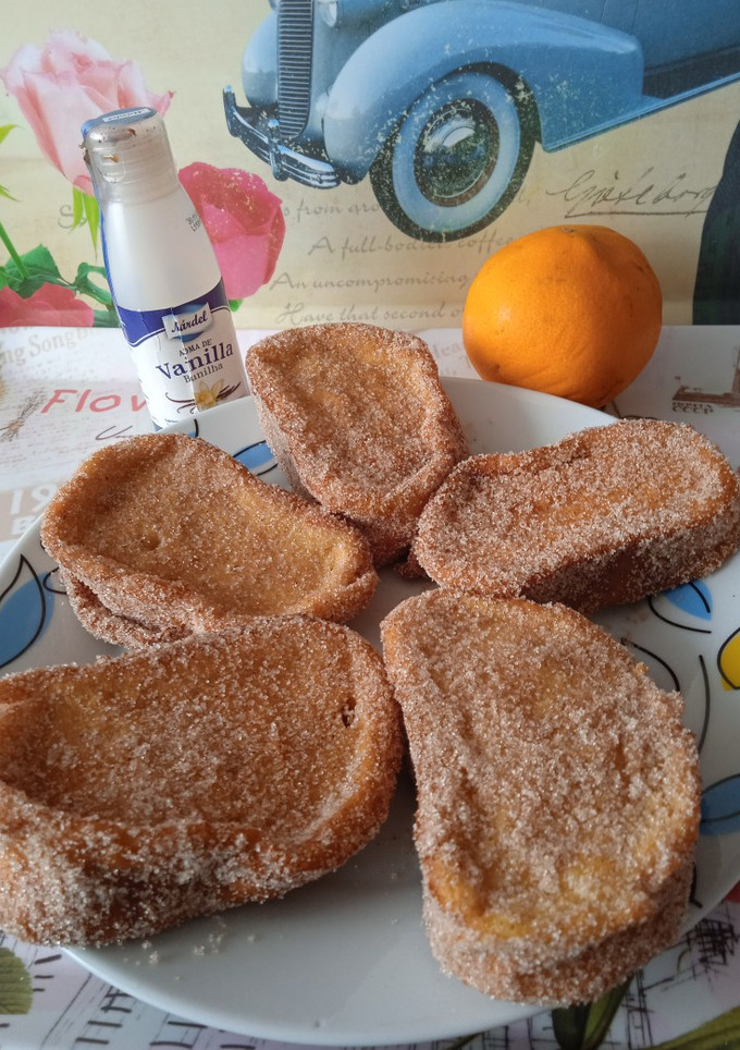 Una foto de Torrijas con aroma de vainilla y naranja