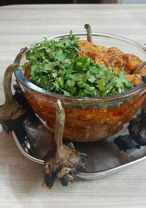 રીંગણા નો ઓળો (Ringan Oro Recipe In Gujarati) રેસીપી મુખ્ય ફોટો