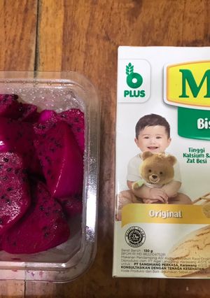 Foto resep [216] MPASI Puree Buah Naga Merah dan Biskuit Milna