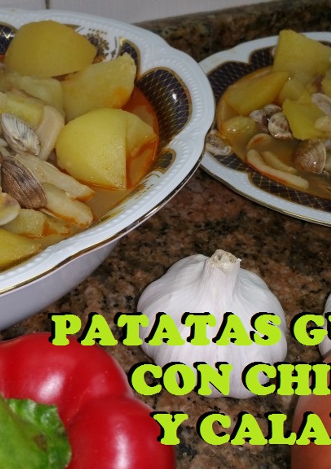 Una foto de Patatas guisadas con chirlas y calamar