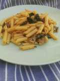 Macarrones con setas y alga wakame