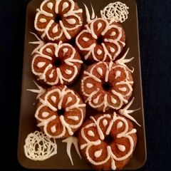 A picture of Chicken donuts.