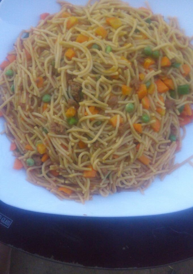 A picture of Jollof spaghetti.