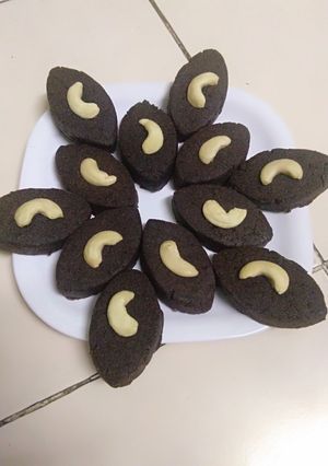 झटपट नाचणि ची नानकटटाई (nachni nankhatai recipe in marathi) रेसिपी चे मुख्य फोटो 