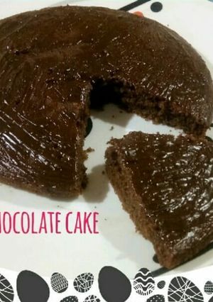 A picture of Sooji chocolate cake in cooker.
