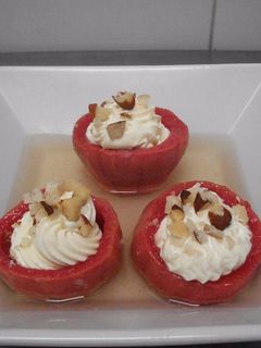 Una foto de Dulce de cascos de guayaba rellenos