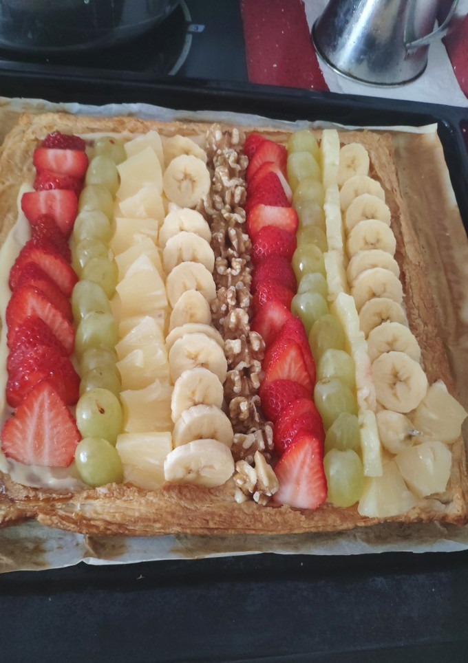 Una foto de Tarta de frutas con crema pastelera