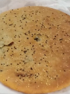 صورة لوصفة عيش بلحمة يجملو