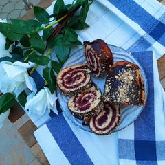 A picture of Roulade Cake.