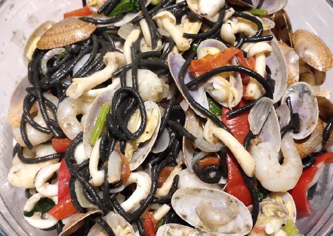 Recipe of Favorite Seafoood Black Pasta