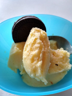 Una foto de Helado de natillas con mandarina