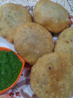 લીલવા ની કચોરી રેસીપી મુખ્ય ફોટો