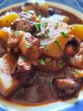 Guiso de Pulpo con Patatas en Salsa de Tomate, Humo y Café