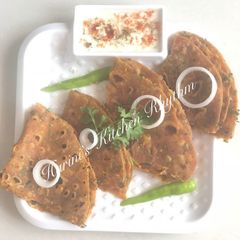 A picture of Dal paratha.