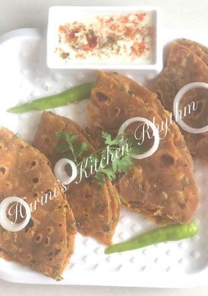 A picture of Dal paratha.