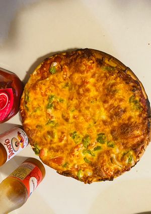 A picture of Easy pesy minutes made Cheesy Pizza 🍕.