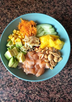 Una foto de Poke Bowl de Salmón