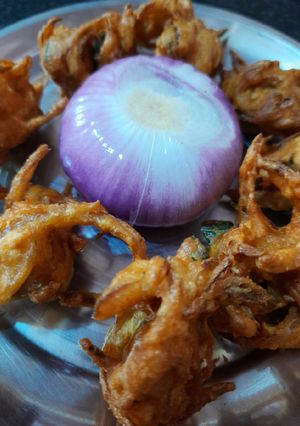 ஆனியன் போண்டா செய்முறை முக்கிய புகைப்படம்