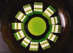 Hình của món Rau câu sữa bắp lá dứa mát lạnh ngày hè.