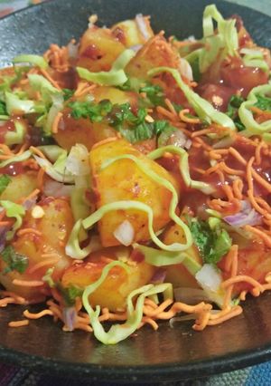 A picture of Khatay aloo.