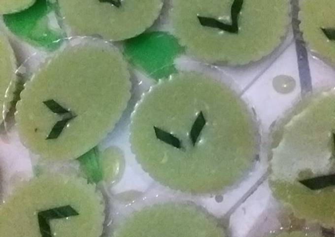 Puding telor daun suji