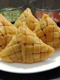 A picture of Mat Style Khasta Samosa.