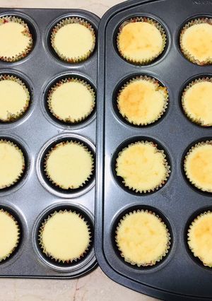 Hình của món Bánh bông lan phô mai Nhật Bản (Japanese chiffon cheese cupcakes).