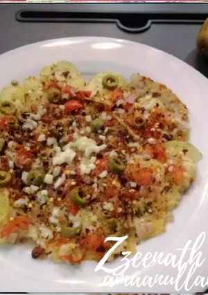 A picture of Chipzza/ Potato Chips Pizza.