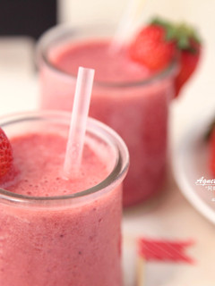 [阿妮塔♥sweet] 粉紅！草莓櫻桃鮮果思慕昔(smoothie) 的食譜成品照片