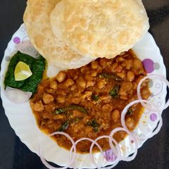 A picture of Chole bhature.
