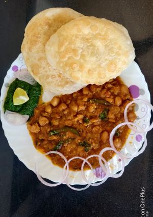 A picture of Chole bhature.
