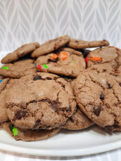 Una foto de Galletitas con chips de chocolate y rocklets 🍪