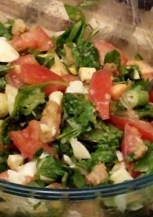 Una foto de Ensalada con verduras varias
