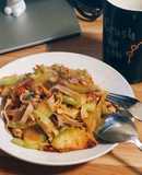 Mì rau củ sốt ức gà băm