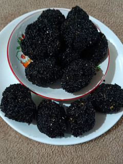 काले तिल अदरक और गुड़ के लड्डू(kale til adrak aur gud ke laddu recipe in hindi) रेसिपी मुख्य फोटो