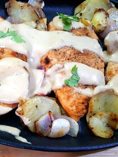 A picture of Juicy chicken steaks with spicy mayo garlic sauce😋.