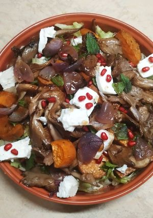 Foto di Insalata tiepida con patate dolci e funghi Pleurotus. Una vera delizia!