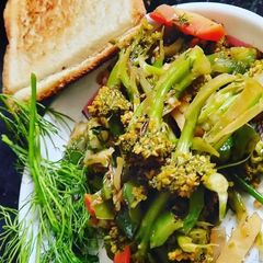 Stir fry veg with dill leaves A picture of Stir fry veg with dill leaves.
