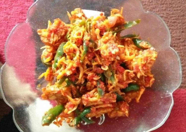 Sambal teri rajang cabe ijo (ala anak kos)