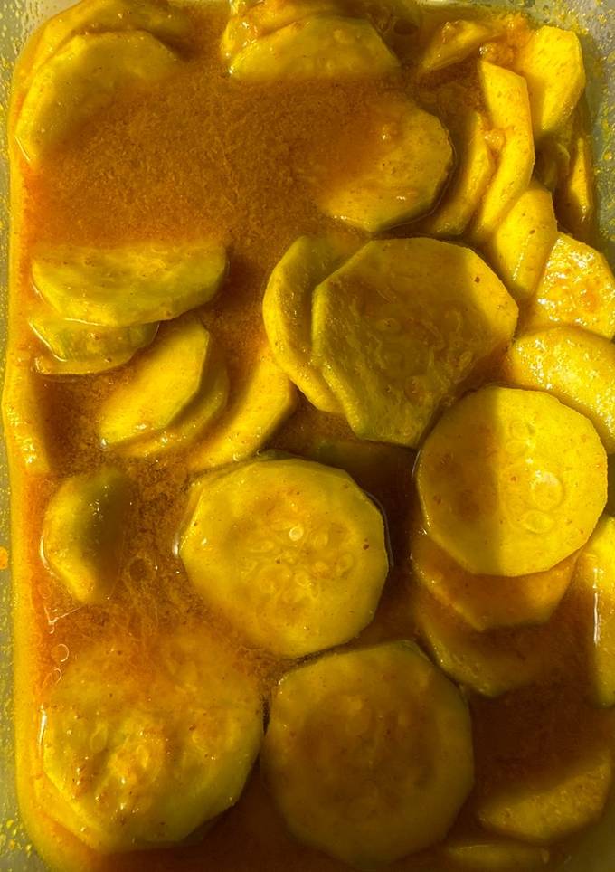 Мариновані кабачки з куркумою