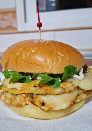 Una foto de Hamburguesas caseras de pollo y zanahoria