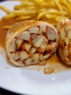 Una foto de Calamares rellenos de mariscos