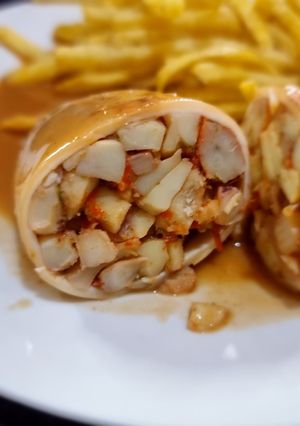 Una foto de Calamares rellenos de mariscos