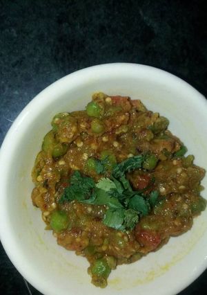 बैगन मटर का भरता (Began matar ka bharata recipe in hindi) रेसिपी मुख्य फोटो