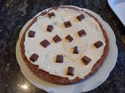 Una foto de tarta chocolate blanco